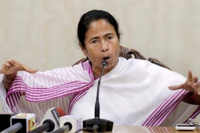 mithunk917's tweet photo. 1. CBI is banned in BENGAL.
2. PM ask for cyclone relief initiatives, she doesn't take any help and let life's at stake.
3. Freedom of speech/creativity, is not tolerated, if you make a MAMTA meme u get arrested.
4. MEDIA ATTACKD

Political Terrorism by BANerjee?
#BengalBurning https://t.co/1W0rZLJ1qL