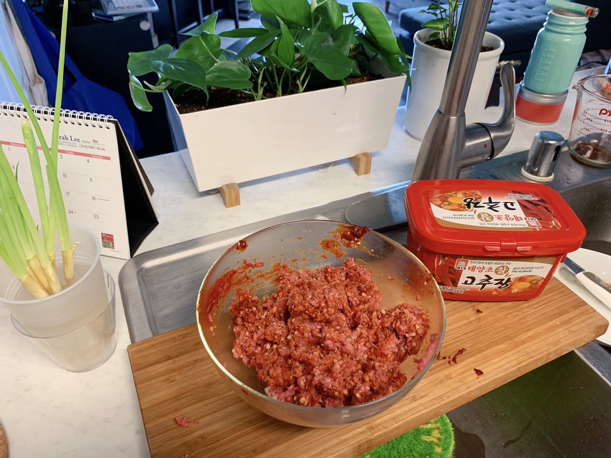 ‧˚₊*̥(* ⁰̷̴͈꒨⁰̷̴͈)‧˚₊*̥ Too tired to make a video but here’s my Korean beef rice bowl 