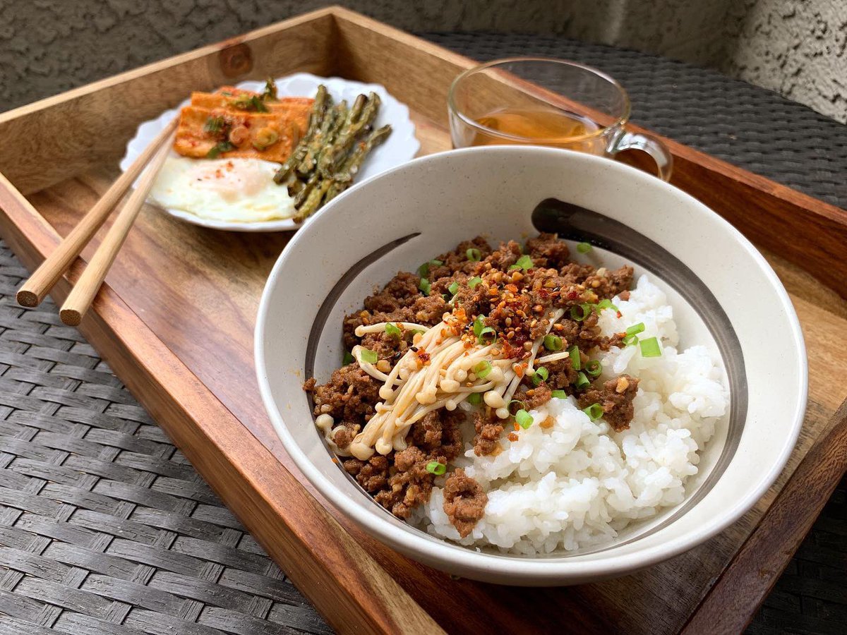 ‧˚₊*̥(* ⁰̷̴͈꒨⁰̷̴͈)‧˚₊*̥ Too tired to make a video but here’s my Korean beef rice bowl 