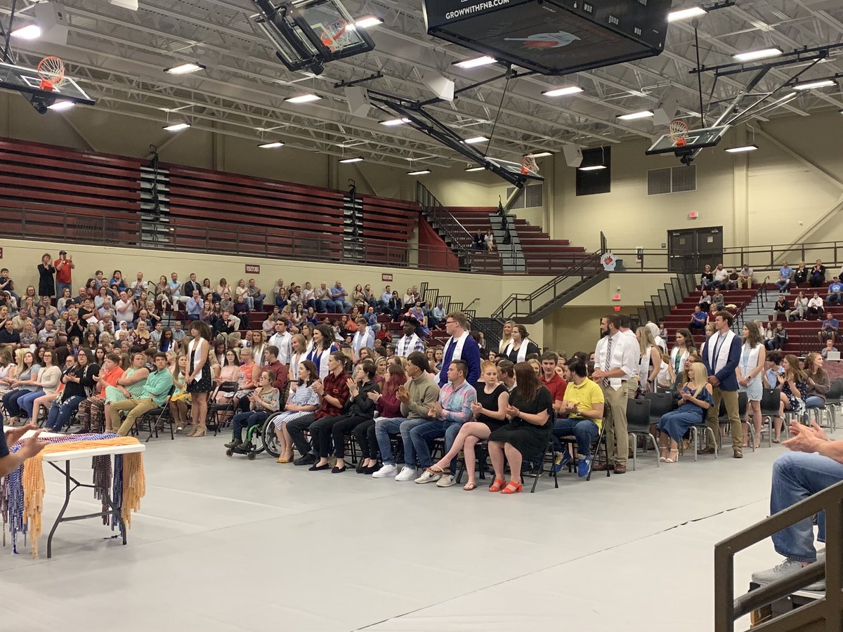 MCPSchools's tweet photo. Class of 2019 @McCrackenCounty 31 valedictorians. All A’s and 7 or more Advanced Placement classes. https://t.co/YqTTwhoek1