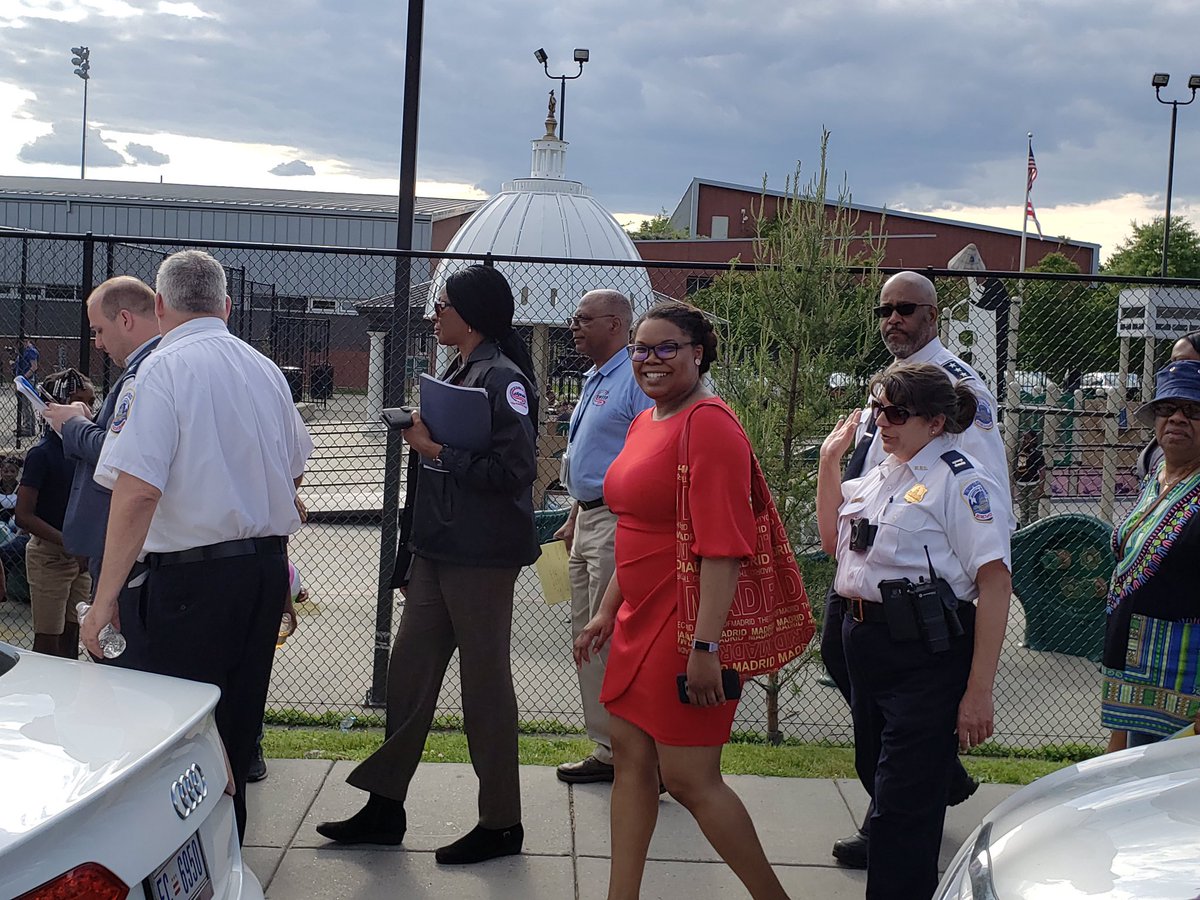DCPoliceDept's tweet photo. Today, members of MPD joined @MayorBowser and participated in the Ward 5 SCI Community WalkπΆββοΈπΆββοΈπ
#DCPolice #HereToHelp #CommunityFirst https://t.co/eSwIGsRFqh