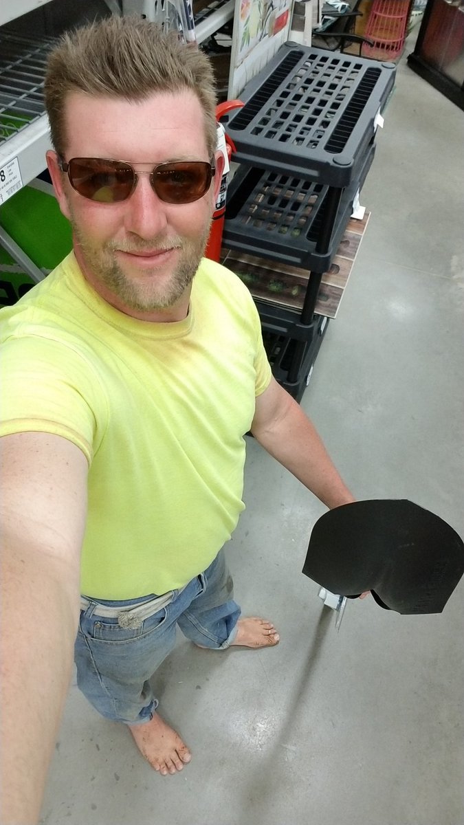 BarefootIsLegal's tweet photo. #ThingsThatBoreMe
Wearing shoes! You can't feel all the world have to offer your sense of touch even in bare feet! @Lowes lumber isle is a fun experience when you're #barefootπ£
#BarefootIsLegal #barefootishuman #ThisIsHowIBarefoot https://t.co/6oDeJHzYS6