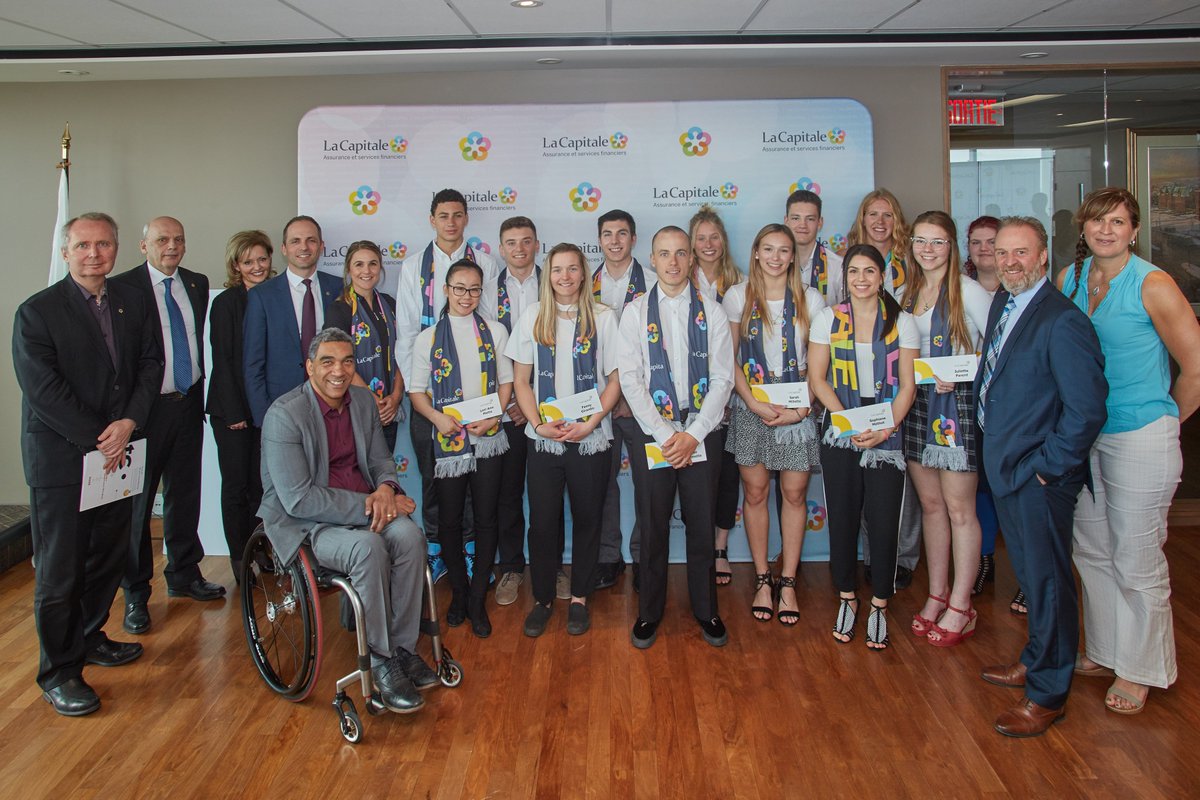 Les boursiers @La_Capitale 2019 en compagnie de (de gauche à droite) Luc Meunier, Mario Albert, Marie-Josée Guérette, Christian Fournier, Dean Bergeron, Anne-Catherine Tanguay, Martin Delage de La Capitale et Patricia Demers de la FAEQ. FÉLICITATIONS aux 22 boursiers!! 👏⛸️🏹🏊‍♂️