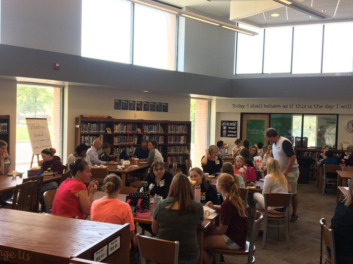 CrestviewMiddle's tweet photo. We had an amazing turnout for our volunteer appreciation luncheon. Thanks @friendsofcms and all of our parents for all of the support. #CMSServes https://t.co/PASaDtfga7