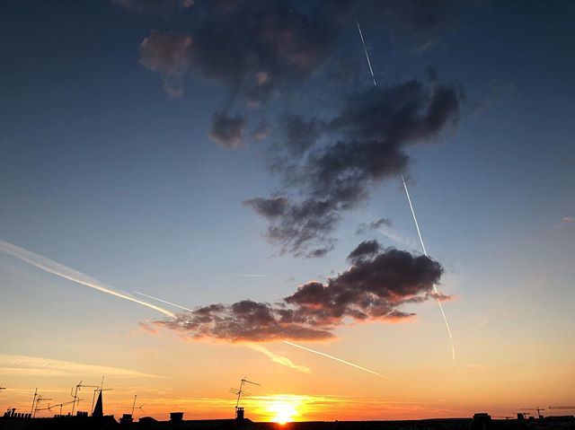 lesoeils's tweet photo. #skyseverywhere #nofilter https://t.co/neB7YCiJAw https://t.co/2yidlRsc3e