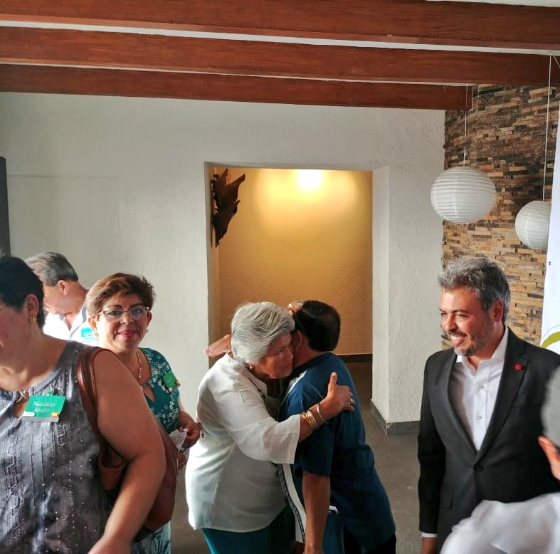 OswaldoBanales's tweet photo. Es un gusto convivir con amigos maestros jubilados delegación sindical D-IV-37 en el festejo del dia del Maestro. https://t.co/svQligVe47