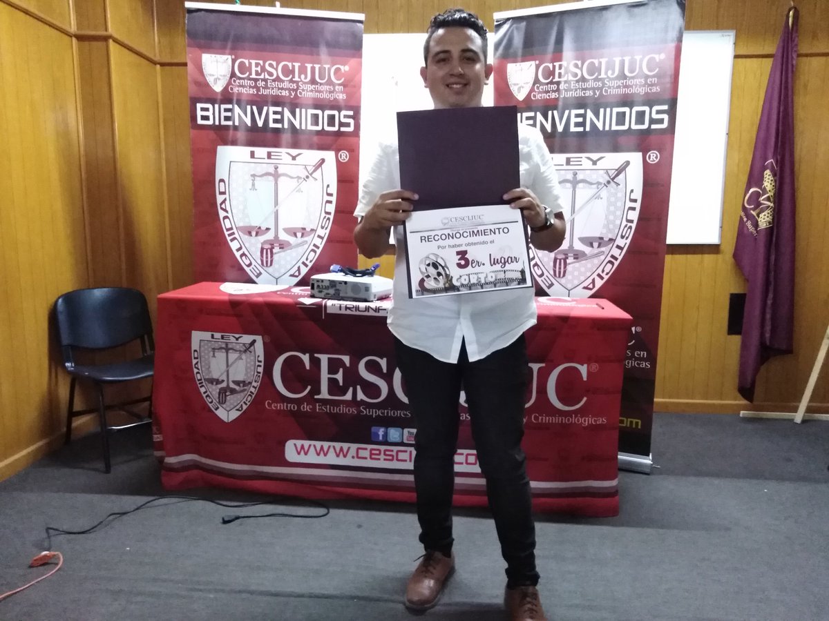 CerrillosHector's tweet photo. Quien dijo que no podíamos... A base de nuestros esfuerzos y conocimientos lo logramos gracias #ComunidadCESCIJUC gracias @CDMXOR por ese reconocimiento... #OrgulloCescijuc https://t.co/9Fxcd0rmxp