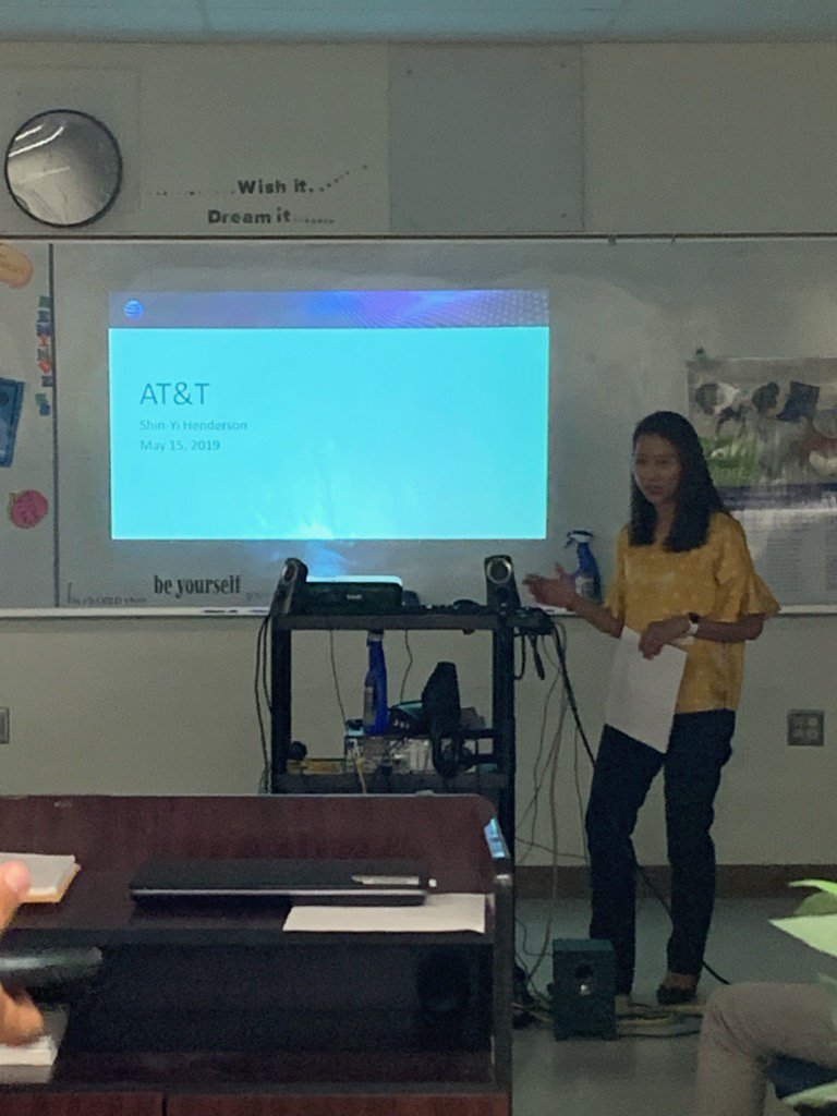 Thank you so much #DECAATTProject  for bring out Ms.Henderson for the amazing presentation on AT&amp;T work place and the amazing missions they are working o  such as IT CAN WAIT project. #deca #att #DECAATTProject