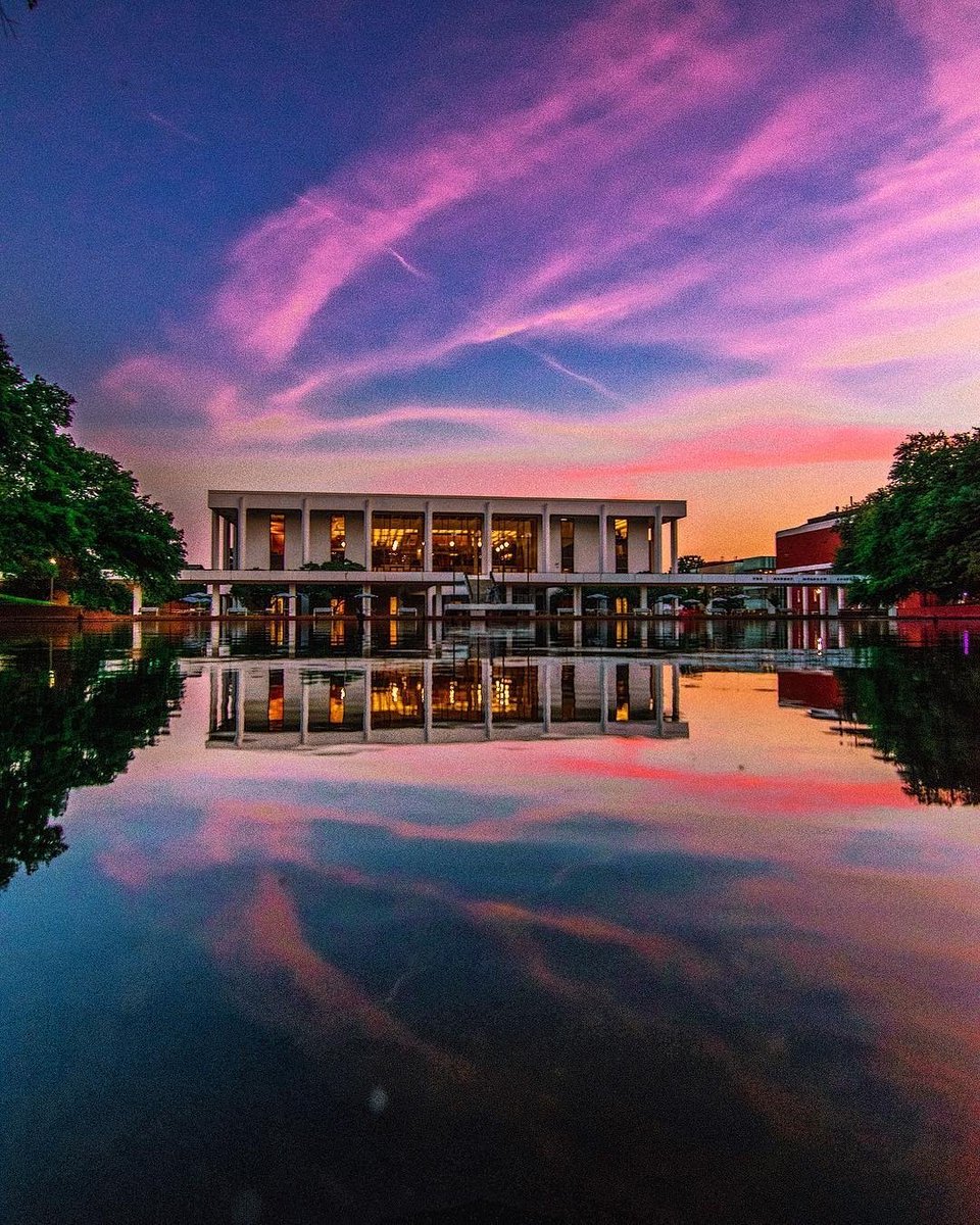 This is so pretty!🧡💜Clemson colored skies are the BEST!⠀⠀⠀⠀⠀⠀⠀⠀⠀⠀⠀⠀ ⠀⠀⠀⠀⠀⠀⠀⠀⠀⠀⠀⠀

Photo Credit: (austinautry/IG)