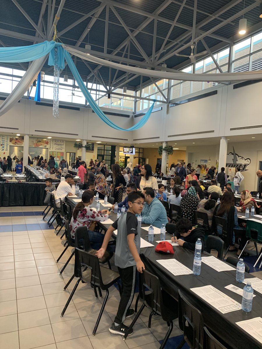 equity_DDSB's tweet photo. Wonderful to see such a turnout at tonight’s @MEND_DDSB @DurhamDSB Iftaar https://t.co/IwLSuOywix
