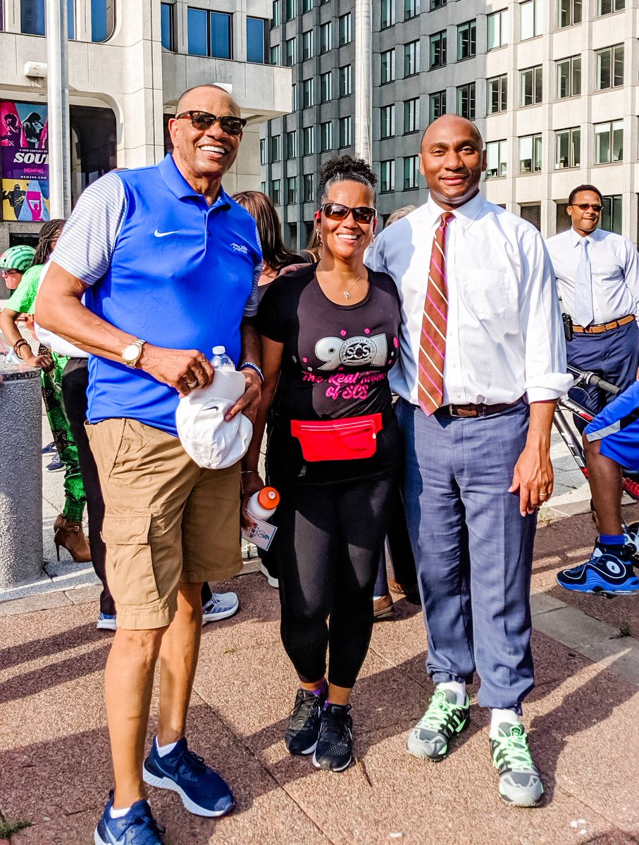 justlashaun's tweet photo. Enjoyed today's #MoveWithTheMayor bike ride with @MayorLeeHarris &amp; @LionelHollins14! Thanks @ExploreMemphis for providing the bikes. 🚴🏾‍♀️ #HealthyShelby #MoveMemphisForward https://t.co/OvswCqt9WV