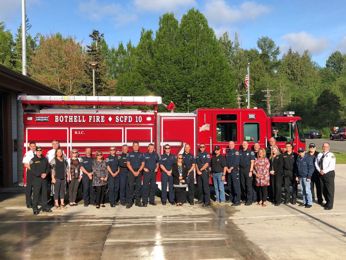 BothellFire's tweet photo. Today, we welcomed our new Pierce fire engine with a Push-In celebration. The tradition started back in the horse-drawn days, when firefighters had to "push-in" the fire engine because the horses could not back-up.  A huge thanks to our amazing community for all the support! https://t.co/7ni7Alr4TB