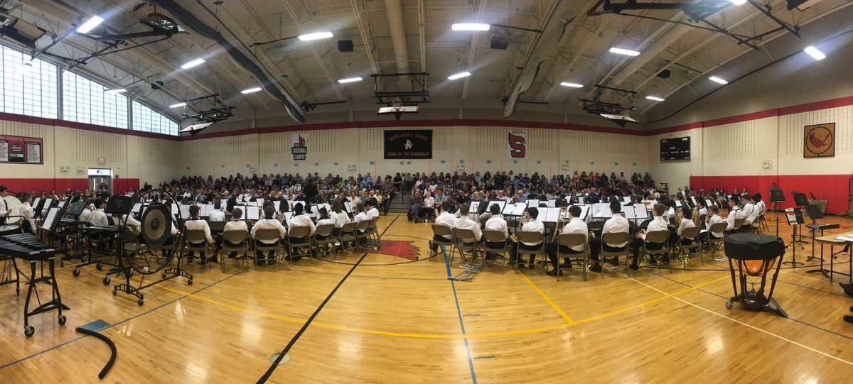 LadyofBand's tweet photo. Another full house ⁦@AHSD25South⁩ #SpringConcert2019 #southlearns We ❤️ our families https://t.co/klg3c154ub