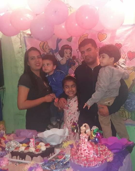Sidiane33101587's tweet photo. Meu Deus, quero muito te agradecer pela família que tenho. Problemas todos nós enfrentamos e dias difíceis sempre haverá em todas as casas, mas nós confiamos plenamente na tua orientação e o resultado é uma união muito forte entre nós minha família minha base feliz dia da família https://t.co/5YJHZYFrsy