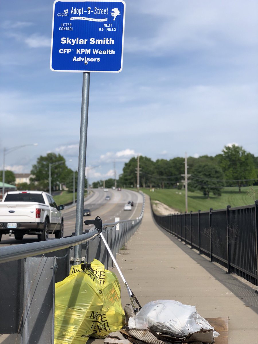AdvisorSkylar's tweet photo. ‘Investing’ in the community. This brought me tons of joy today. #mycitysgf #lovespringfield #noMOretrash #leadsgf https://t.co/dM9GHSDjmS
