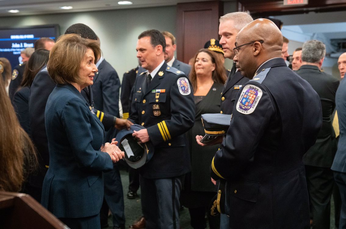 SpeakerPelosi's tweet image. Every day, police officers nationwide go to work serving our communities. Today, we took a moment during #PoliceWeek2019 to thank them for their service, and honor all who gave their lives or were injured while performing their duties.