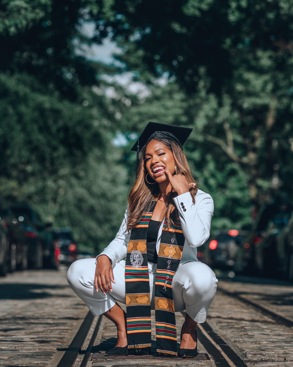 CeeCee6Hunna's tweet photo. Graduating from Georgetown University Magna Cum Laude. 3.88 GPA. First Honors. 60 page thesis done in a semester. Phi Beta Kappa. &amp; attending Columbia Law School in the fall.

But at my core, I’m just a girl from East Oakland trying to make it for my city. I see you Oakland 💯 https://t.co/AjHQhA30wq