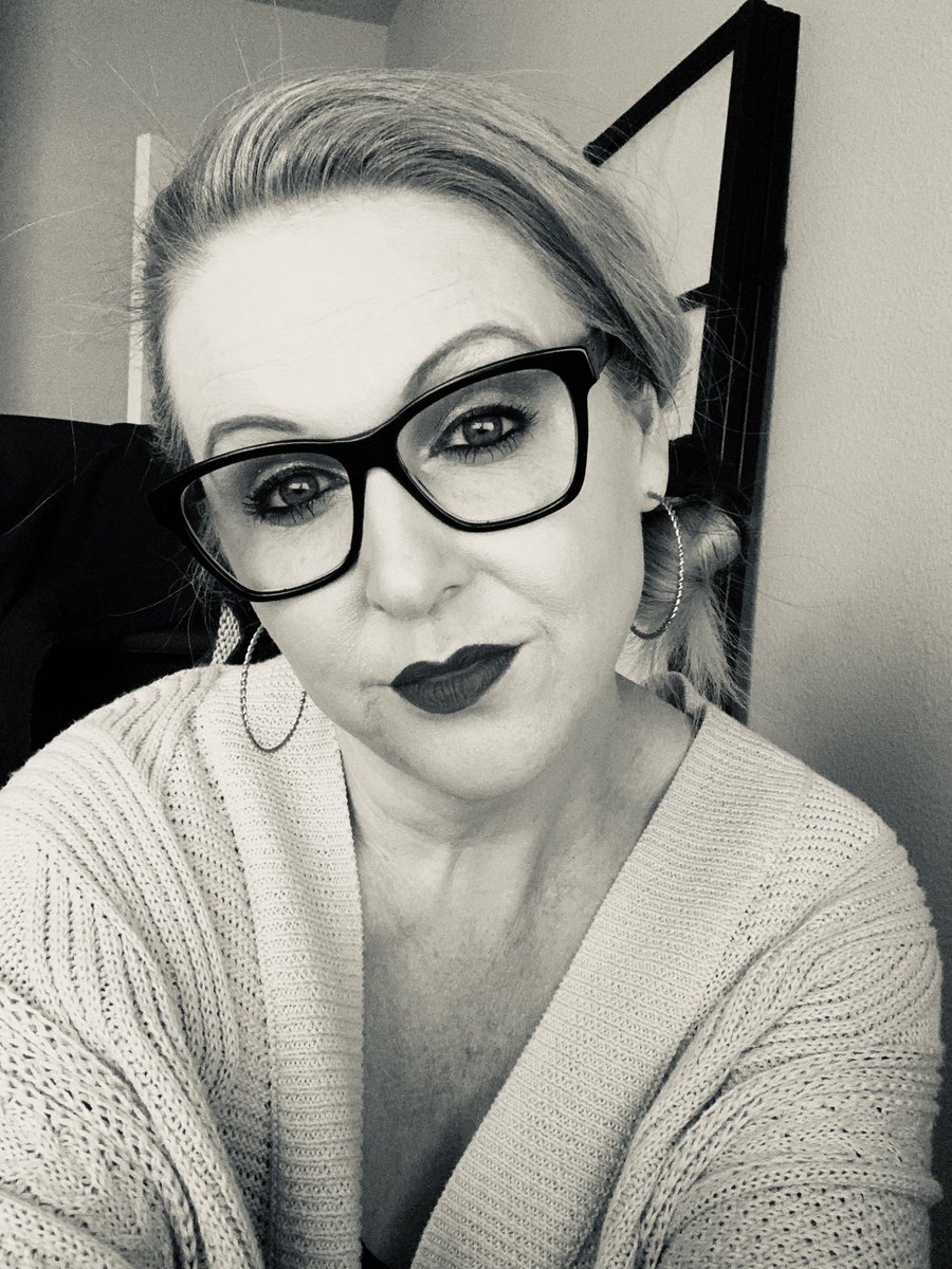 PunkRockPippy's tweet photo. It’s a Grey type of day today. #rainydays #notfeelingittoday #tommorrowisanewday #internalstruggles #TheStruggleIsReal https://t.co/1DPGB1Wf3W
