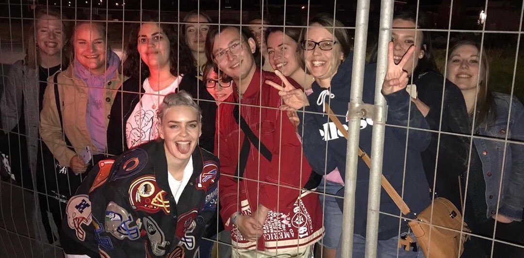 plustheatre's tweet photo. While she was here, Anne-Marie made sure to stop by Antwerp zoo as well to see some rare species. 🦒🐘🐅🦓 https://t.co/OSdhX6I9Wx