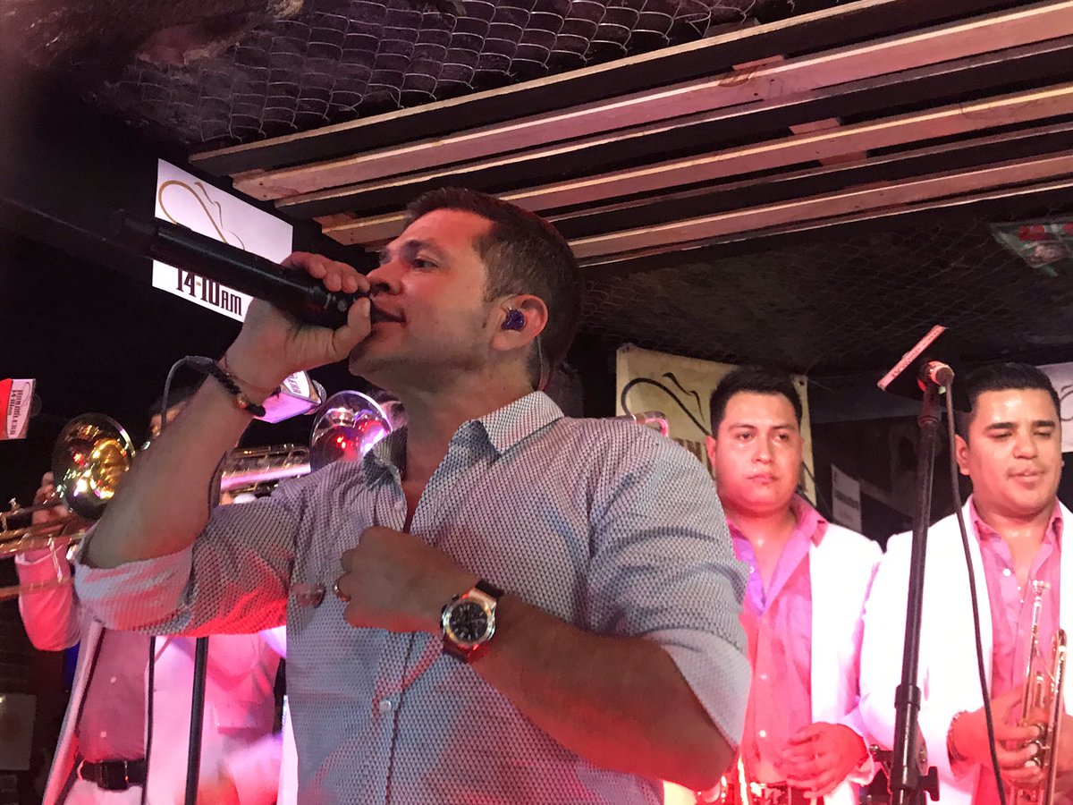 bandolera1410's tweet photo. #ElJale con  @j_medina37 https://t.co/WnRrehy6yJ