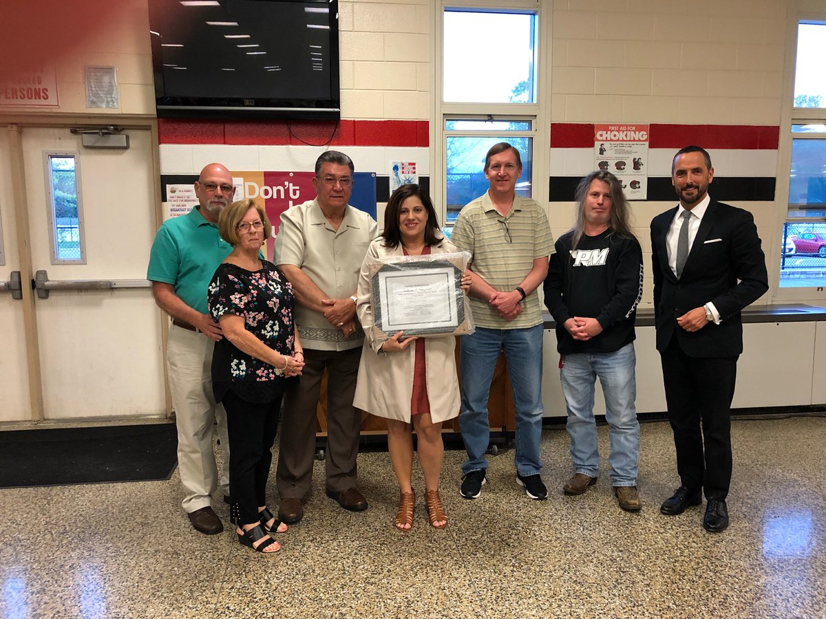 Congratulations to all the volunteers who were honored this evening and the many others who give their time and were unable to attend the ceremony. Congratulations to the Superintendent's Exemplary Service Award Recipient, Francesca Prochazka! @PMSchoolsSupe @PatMedSchools