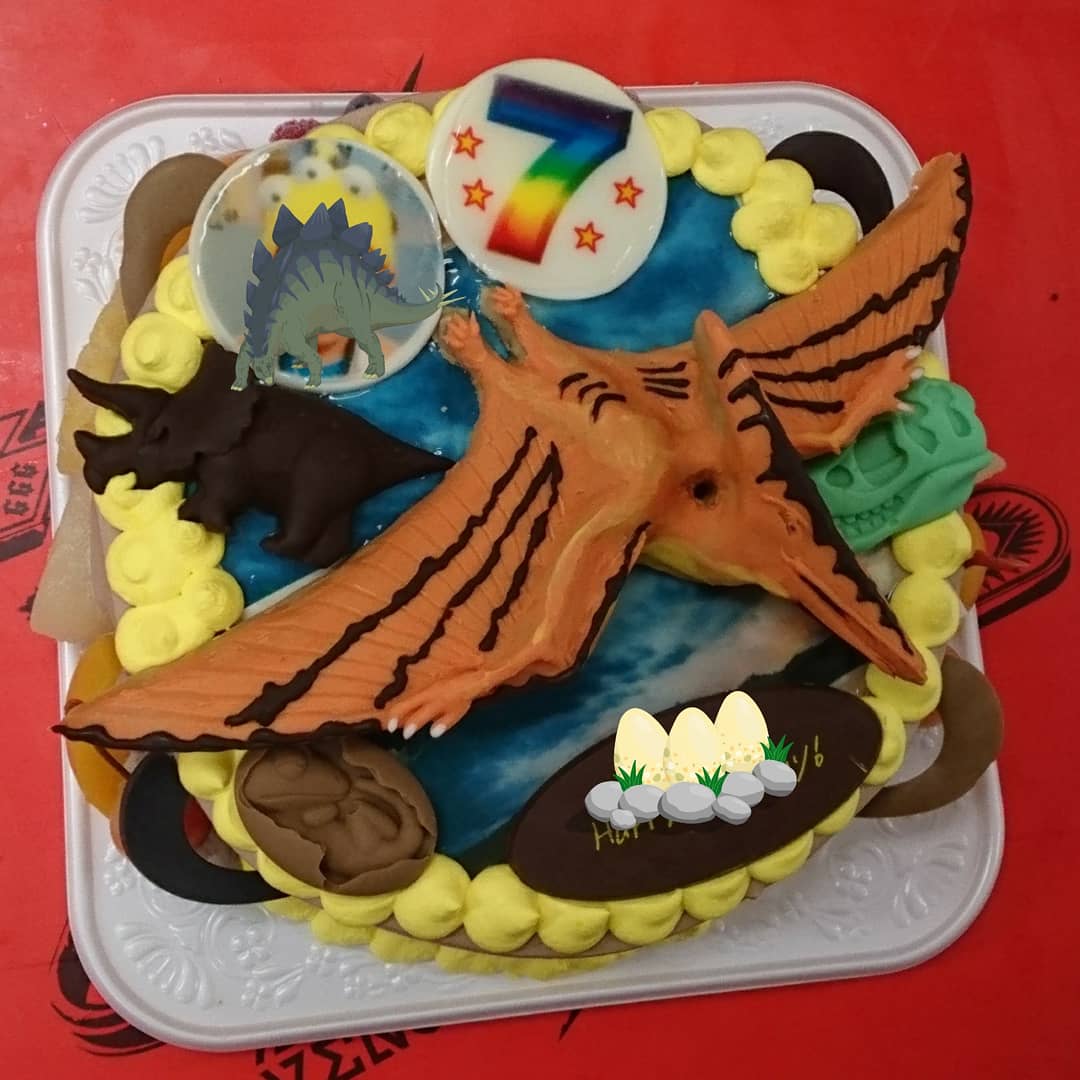 ケーキのはりまや ケーキのはりまやです プテラノドンの恐竜ケーキご注文ありがとうございました 恐竜 好きな方が多く当店自慢の恐竜ケーキご予約多く嬉しいですね 気になりましたら是非ケーキのはりまや検索で 恐竜ケーキ プテラノドン 恐竜好き