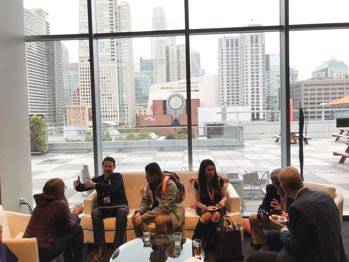 LucidSoftware's tweet photo. Topping off an amazing day with a little party! Big thank you to everyone who came out for Lucidchart Connect todayβwe loved meeting all of you and appreciate your support! #LucidchartConnect #SFConnect https://t.co/vUXlD3Mcui