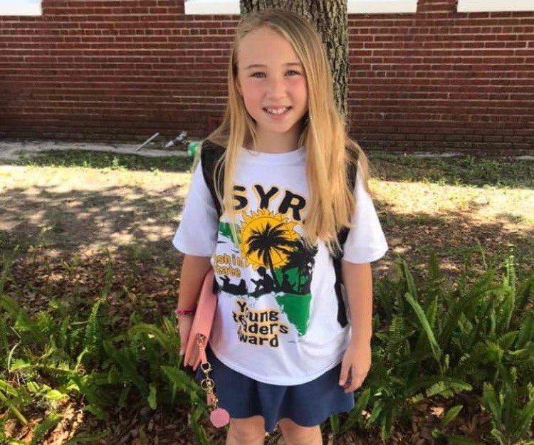 clbaron2016's tweet photo. Way to go Lizzy! She read all 15 @FloridaSSYRA books and received her tee shirt today @PortOrangeVCS #read365 https://t.co/tDm45yrDIO
