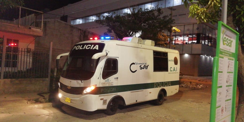 PoliciaDeCesar's tweet photo. #AEstaHora con nuestros #CAIMóviles brindamos seguridad en los parques #Novalito y #LasFlores en #Valledupar #ConstruyendoSeguridad https://t.co/bm6AixGlAY