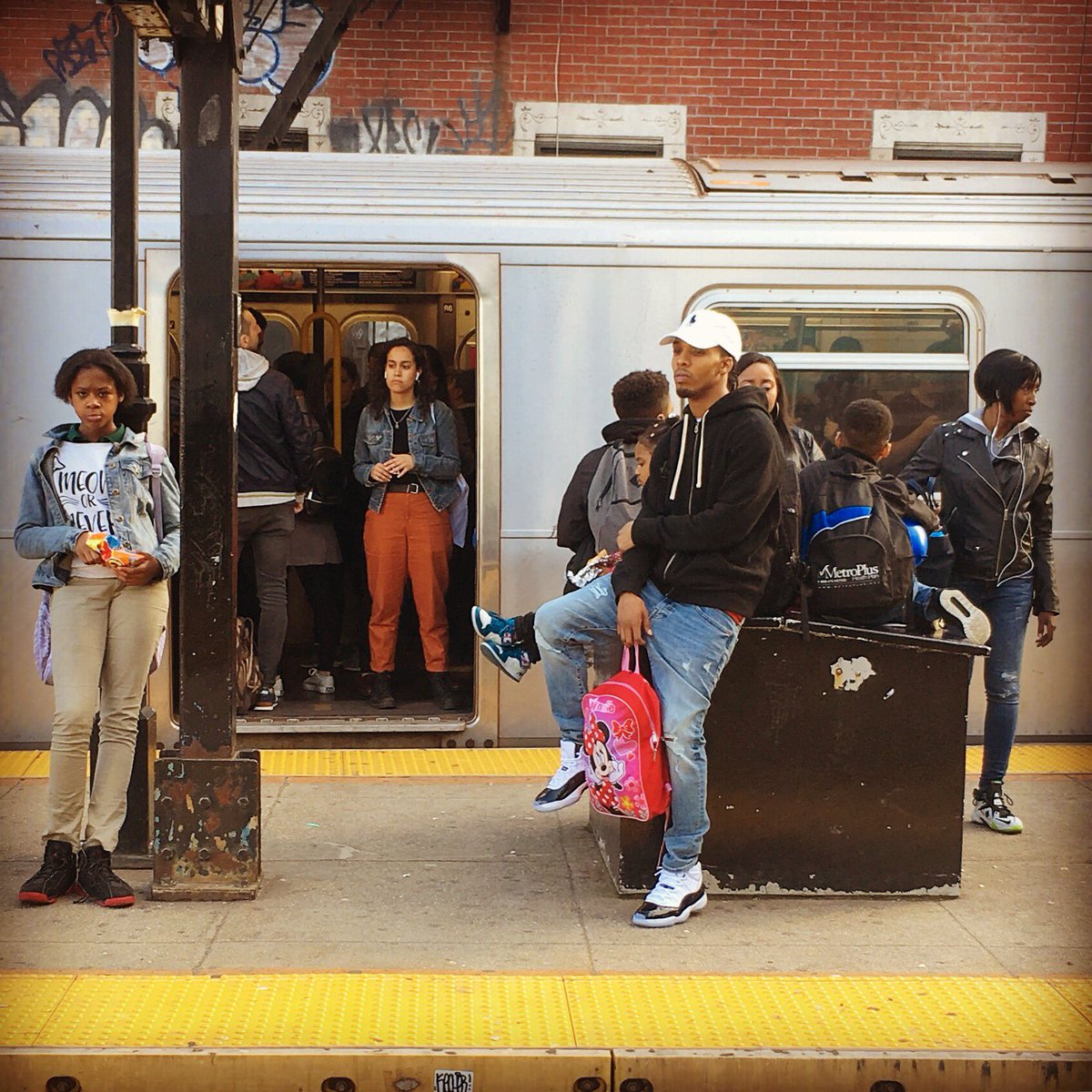 J train, Myrtle/Broadway Station