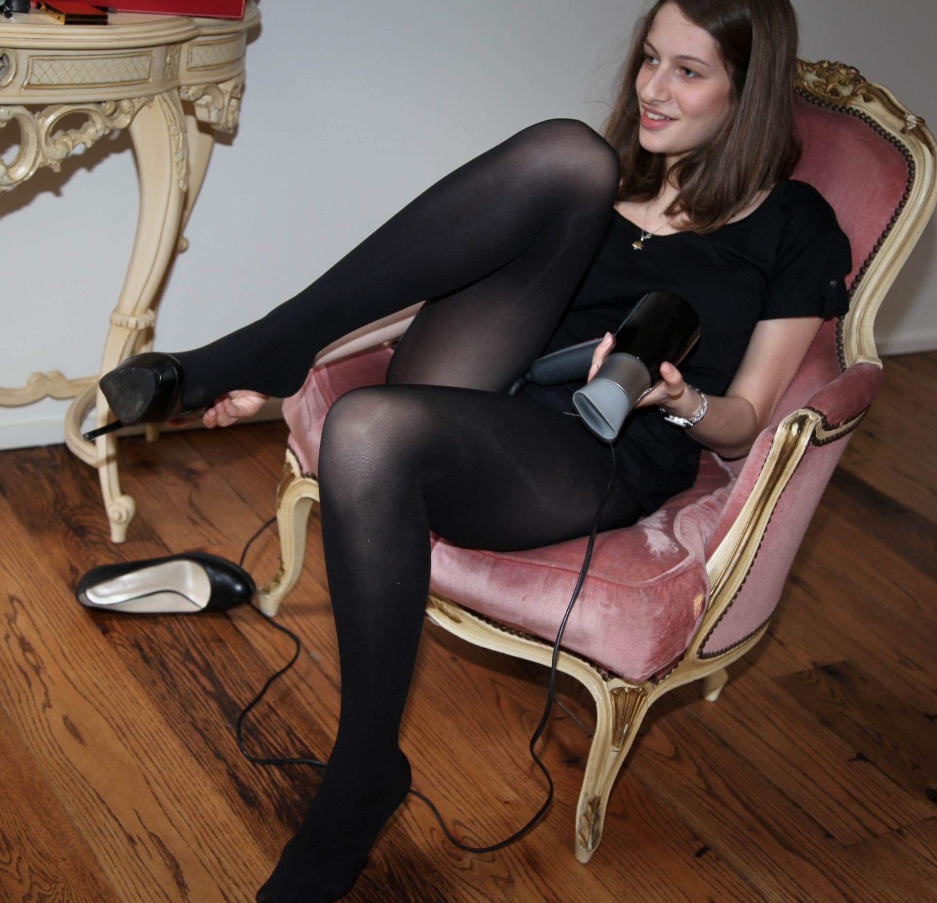 строгая секретарша. Rosie whiteman колготки. Louisa marie в гольфах. в колготках перед работой. в колготках перед работой.