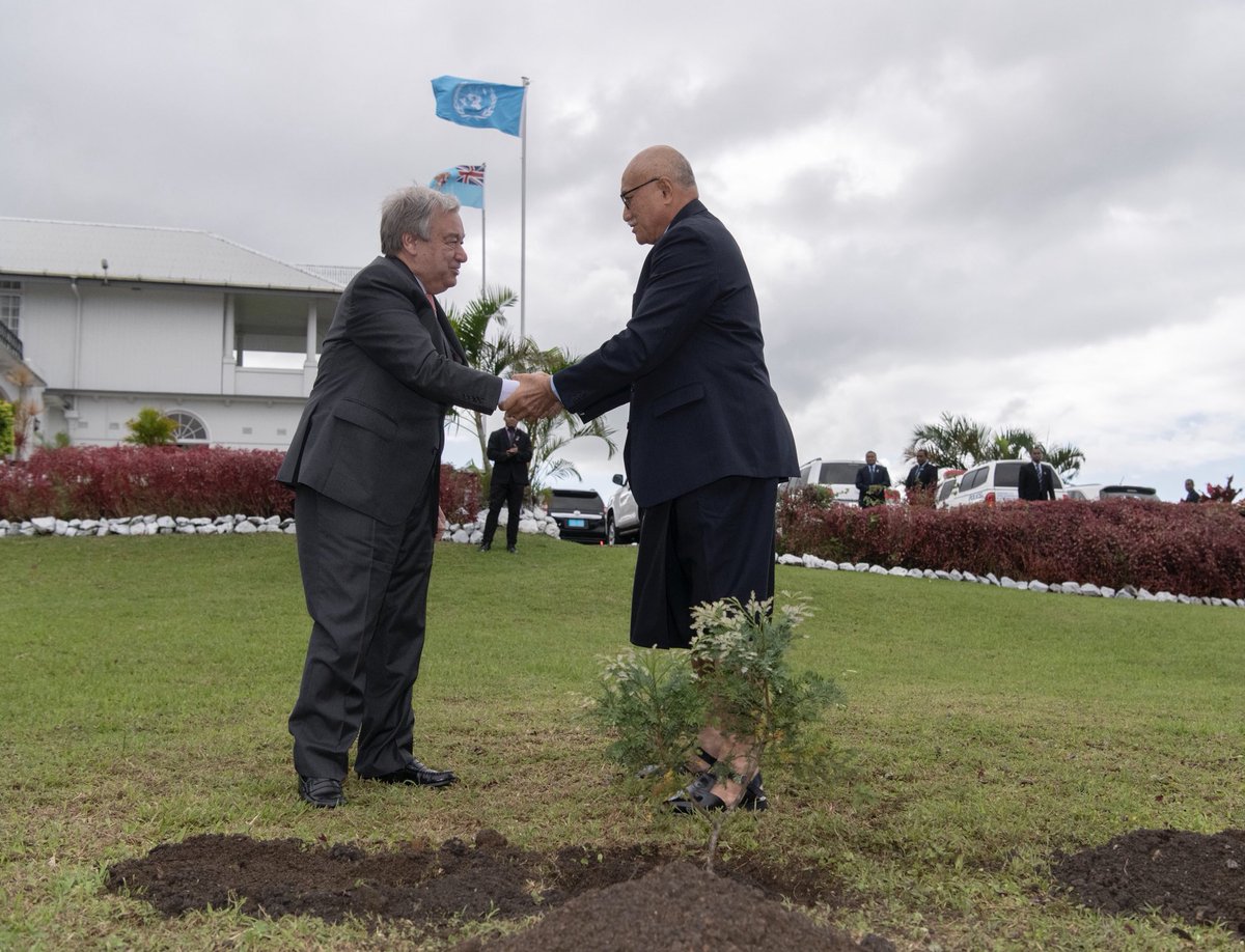 antonioguterres's tweet photo. In standing up for our planet, the leaders, government and people of Fiji have shown courage and conviction, leading the way in #ClimateAction for big emitters to follow. https://t.co/mXKXqUt7mZ https://t.co/EPA0ragsle