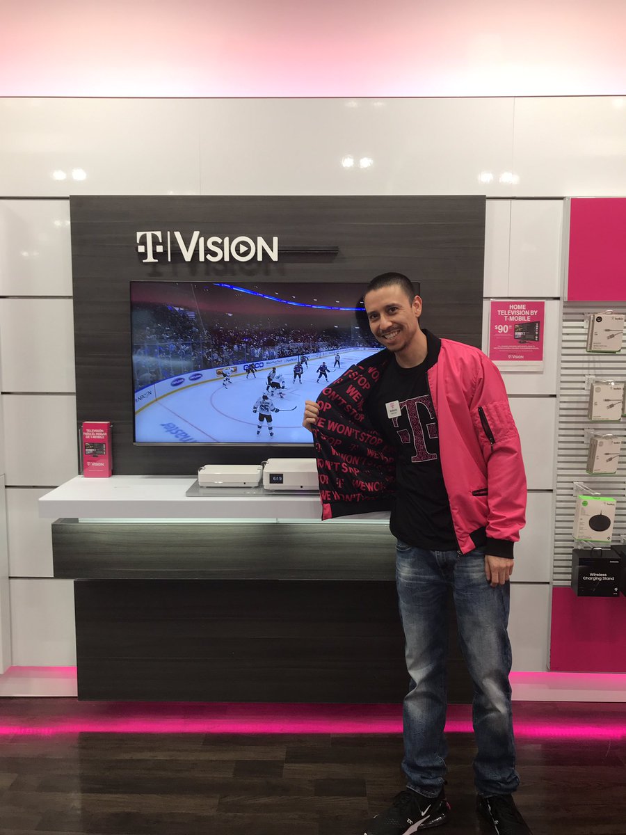 Shout out to @Anthonybuenojr .....Talking Sharks 🦈🏒 with his customer and set up a booking for tomorrow morning! 📺🖥📶 <a href="/Randy_E_Tam/">Randy Tam</a> <a href="/AdrianVanHooser/">Adrian Van Hooser</a> <a href="/HelloKelley_/">Kelley Selenur</a> <a href="/JaxSouzaScheid/">Jackie Souza Scheid</a>