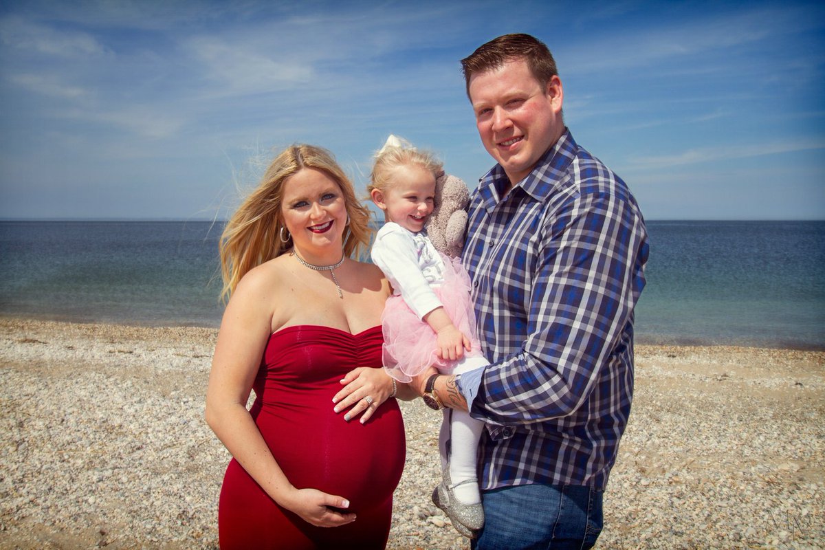 MVImagery's tweet photo. It's always a joy being called up for another #TeamDracker shoot π₯° Sammy is expecting a brother for Miss #KayleeMadison! #BabyPete will be here any day now πΆ See more on the blog https://t.co/y6HMmJTgDs
#MVImagery #MaternitySession #LongIslandPhotography #NorthShoreBeaches https://t.co/vGXHLda5eb