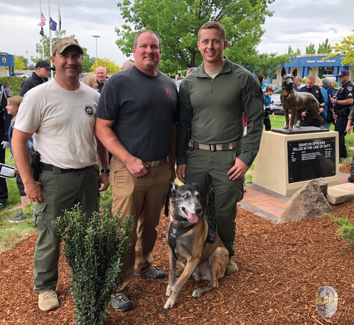 NampaPolice1's tweet photo. Honoring their courage and loyalty at the unveiling of Idaho’s K-9 Memorial earlier this evening at the courtyard of the Idaho Peace Officers' Memorial.
#NeverForget #EverWatchful #Partner #NPDK9 #Childers649 #Orvis607 #Berrier385 #K9Faro (retired) #NationalPoliceWeek https://t.co/1qta5HnL3O