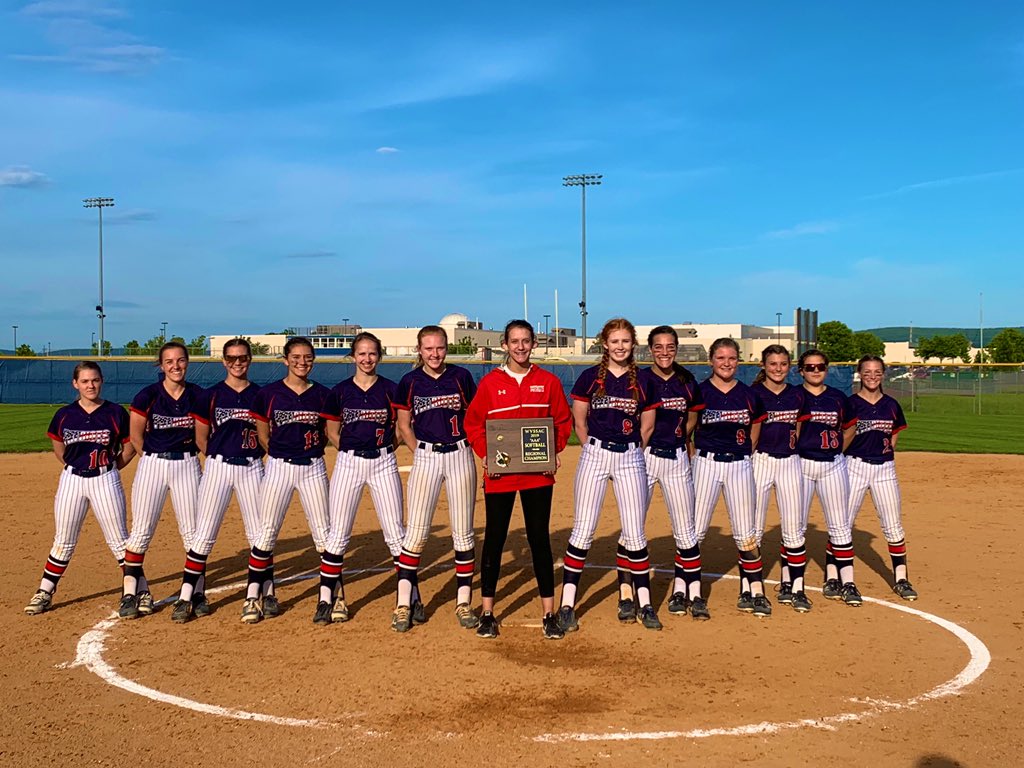 PatriotsSftbll's tweet photo. Your 2019 AAA Region 2 Champs!!❤️🥎💙 Great job ladies! Time to show the rest of the state what we can do when fired up and playing together! LETS GO!!! 🔥🎉 #StrongerTogether #13Strong #StateBound https://t.co/nOoFyGHJEq
