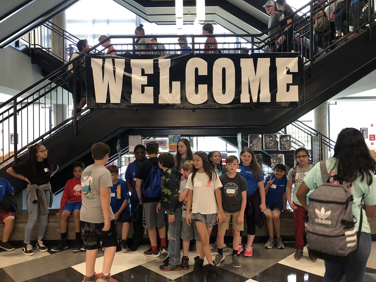 shell73199's tweet photo. Building relationships while making new friends. 5th grade orientation for GLES,APES, CSE. Coosa C/O 2026 https://t.co/XBZooffPx7