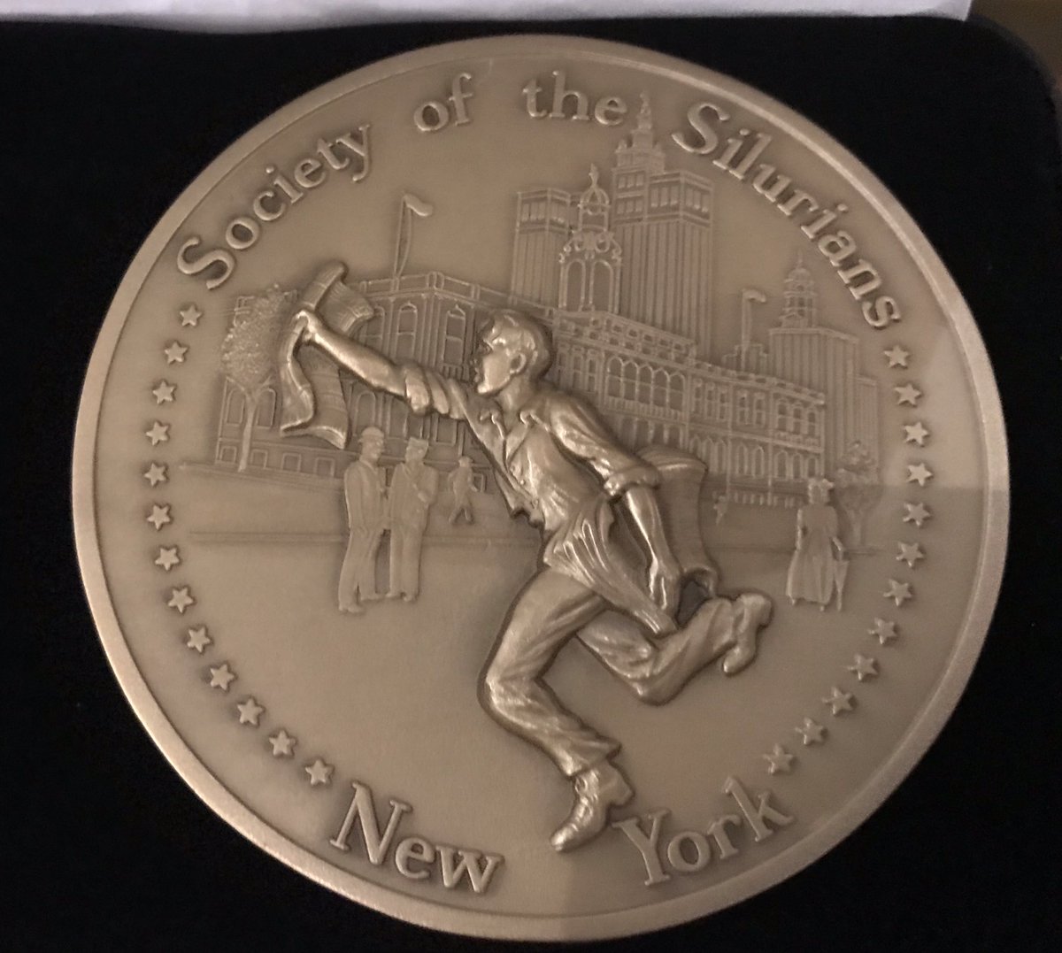 Honored to stand with my “Toxic Secrets” compadres  @JamesMONeill1, @bedjack tonight. We received a medallion from the Society of Silurians press club for our 2018 series on DuPont pollution in Pompton Lakes that lead to @NewJerseyOAG suing the company.
northjersey.com/story/news/wat…