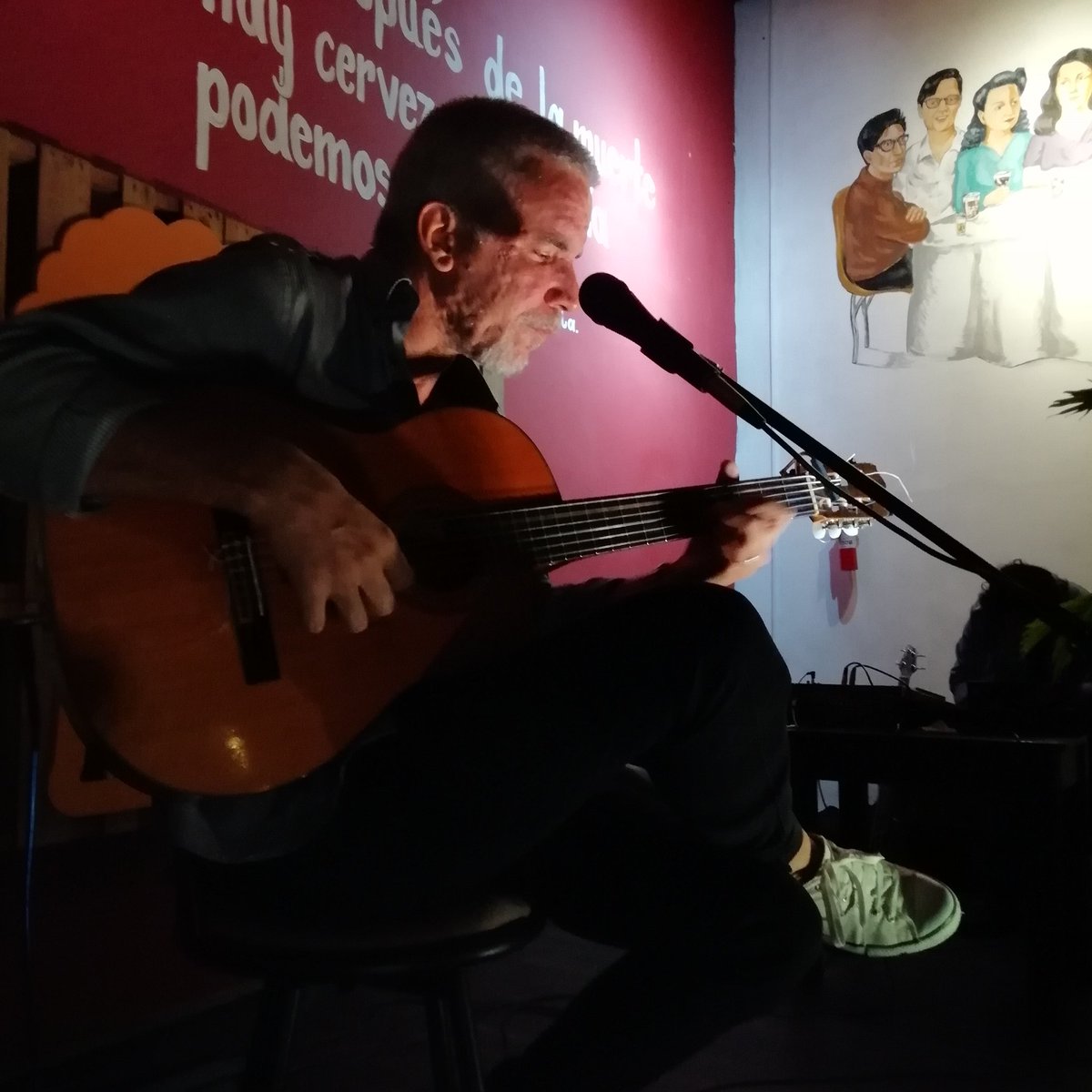 En Tarritos Bar!! Rodeados de amor guatemalteco...