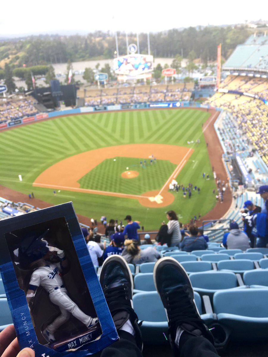 iamBenLyons's tweet photo. A beautiful night for @Dodgers baseball! Shouts to @NCTsmtown_127 in the building! #RealFanLife https://t.co/Q3jaWgf4kd