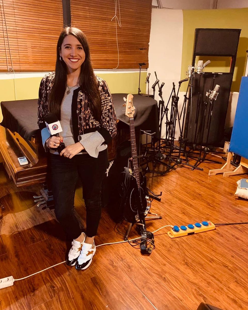 borges_erika's tweet photo. Preciosa #Micarodriguez y su #Look by #Dioslascríauy 
#Notas #Moviles #Ropa #Chaquetas #Basicas #Jeans #Aw2019 #Accesorios #ManoFatima #protectores 
#Agendate☎️096443271 https://t.co/NMQGNHSO0b