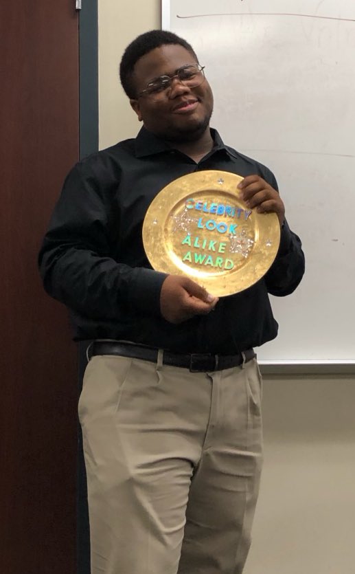 TravisSportsMed's tweet photo. Behind every #PaperPlateAward there was an AMAZING story to go with it. #StoryTime #MemoryLane #SpringBanquet https://t.co/0RQtEdQrBq