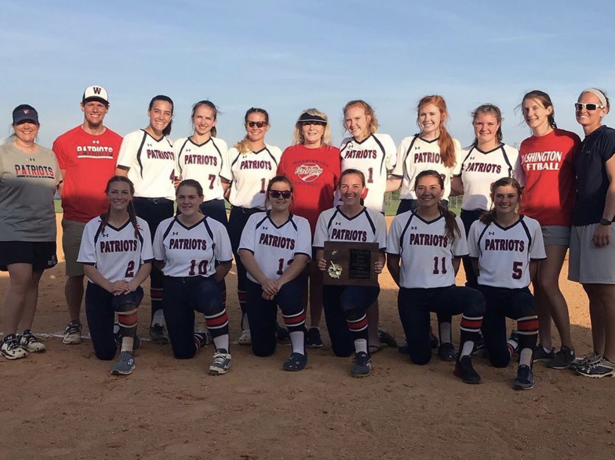 WHSpatriots2017's tweet photo. congrats to our softball players for being sectional &amp; regional champs... 3 years in a row🤪 wish them luck as they head to states next tuesday &amp; hopefully bringing home a state title too! 🥶❤️💍 #3peat #ringszn https://t.co/RvKIuqnHsz
