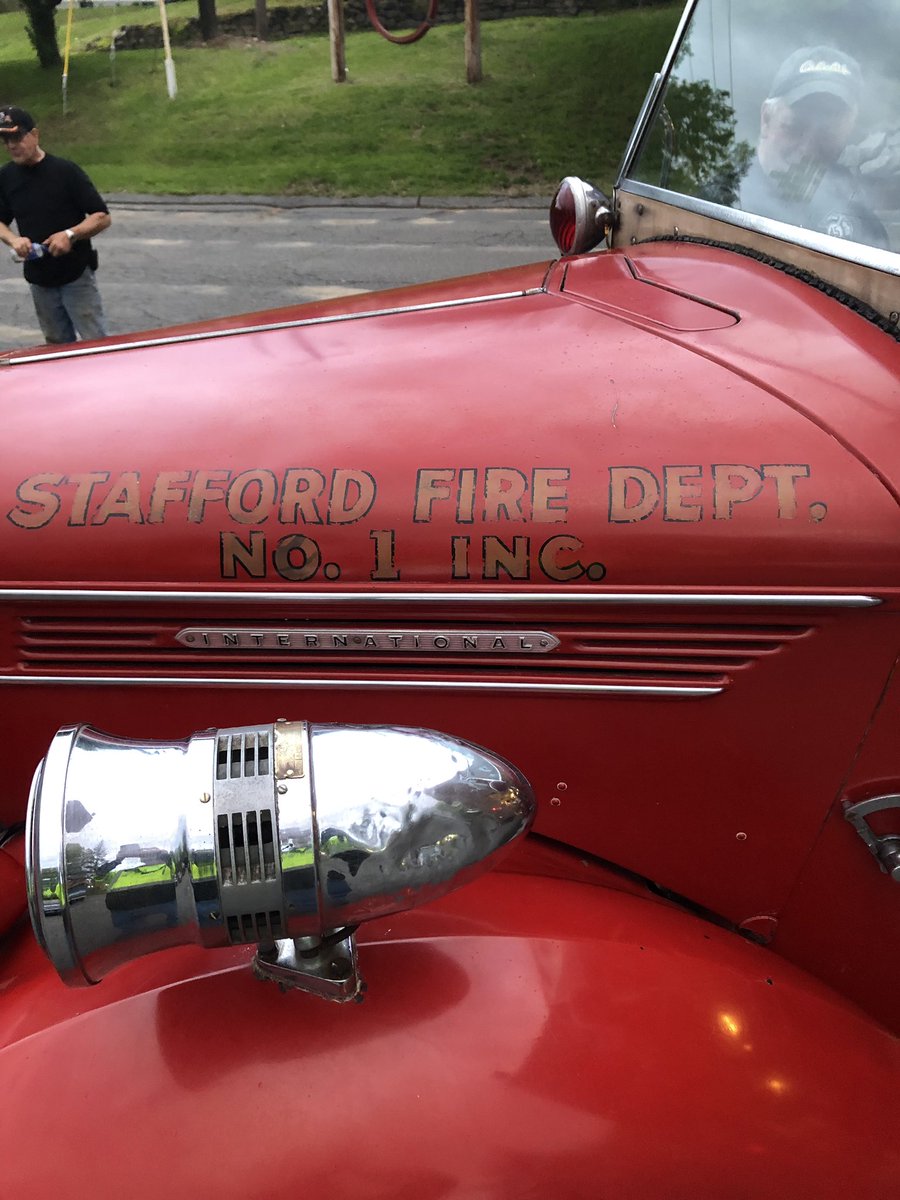 FireStafford's tweet photo. Our 37 International been in storage for abou 30 years!!! Got her running pretty good!!! https://t.co/A2FcYjW4RY
