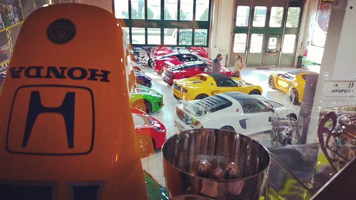 pbracingitalia's tweet photo. Gooooood morning Lotus friends! Siamo pronti a iniziare una nuova giornata qui a Lallio insieme alle nostre splendide "Made in Hethel" 💚
#lotuscars #lotus #grouplotus #pbracing #lotusdealer #workshop #cardealer #motori #supercar #bergamo #lallio #lo… https://t.co/imiMvbZmwk https://t.co/EeAJQynhoX