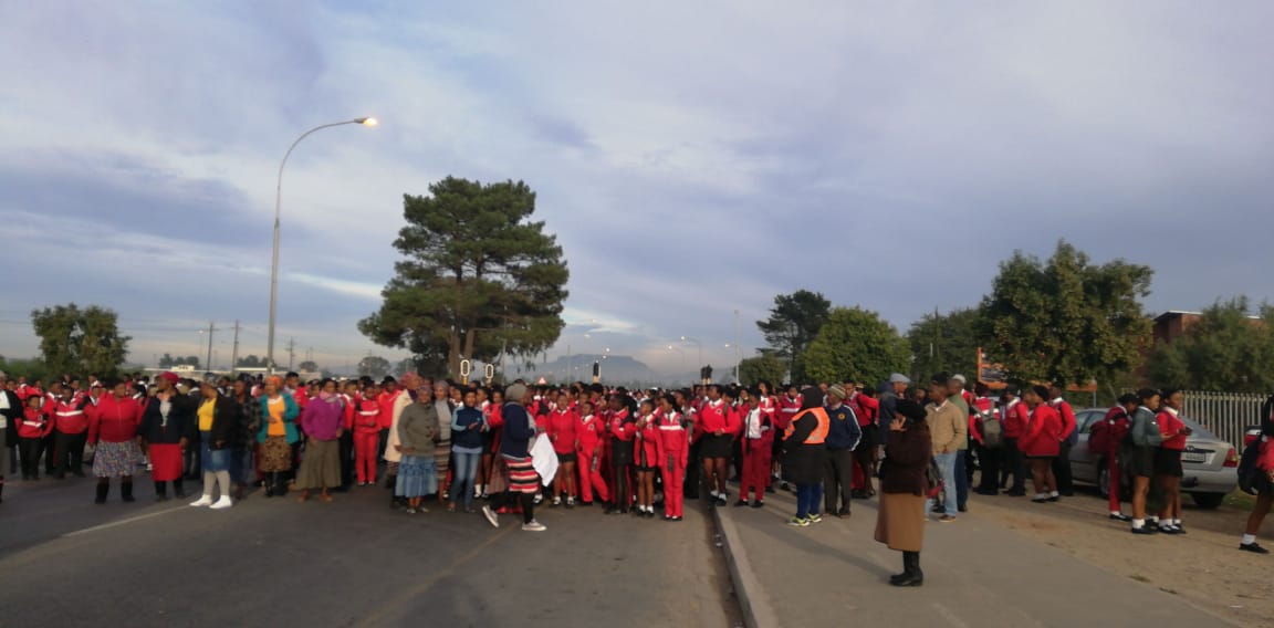 insulter1's tweet photo. @TrafficSA
Cape Town - Old Paarl Road: ROAD CLOSED at
Kraaifontein (Bloekombos) @KennyAfrica
https://t.co/H8TYULZBRb https://t.co/H8TYULZBRb