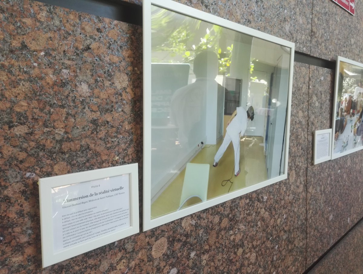b_vdozhwal's tweet photo. Très heureux d'avoir le poster et une photo issus de ma thèse d'exercice au congrès de simulation de la @Sofrasims a Strasbourg ! Le sujet qui ne vous étonnera pas :) : Perception d'un dispositif de formation en réalité virtuelle par des professionnels de santé. https://t.co/Vi0e8fiMMv