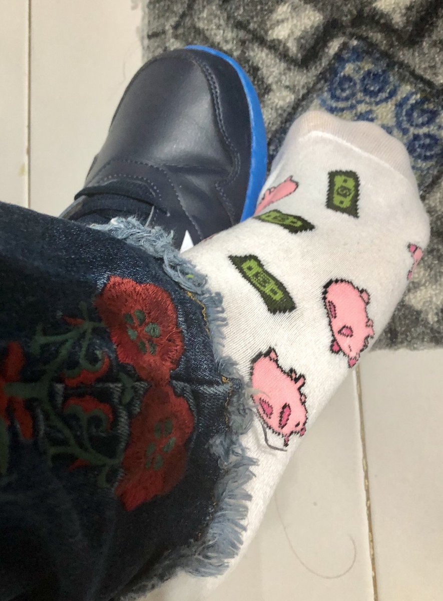 FEFE72's tweet image. My socks for today. Any comments @DavidHaydnJones?😁😉💕
#makingbacon &amp;amp; #BeHappy
