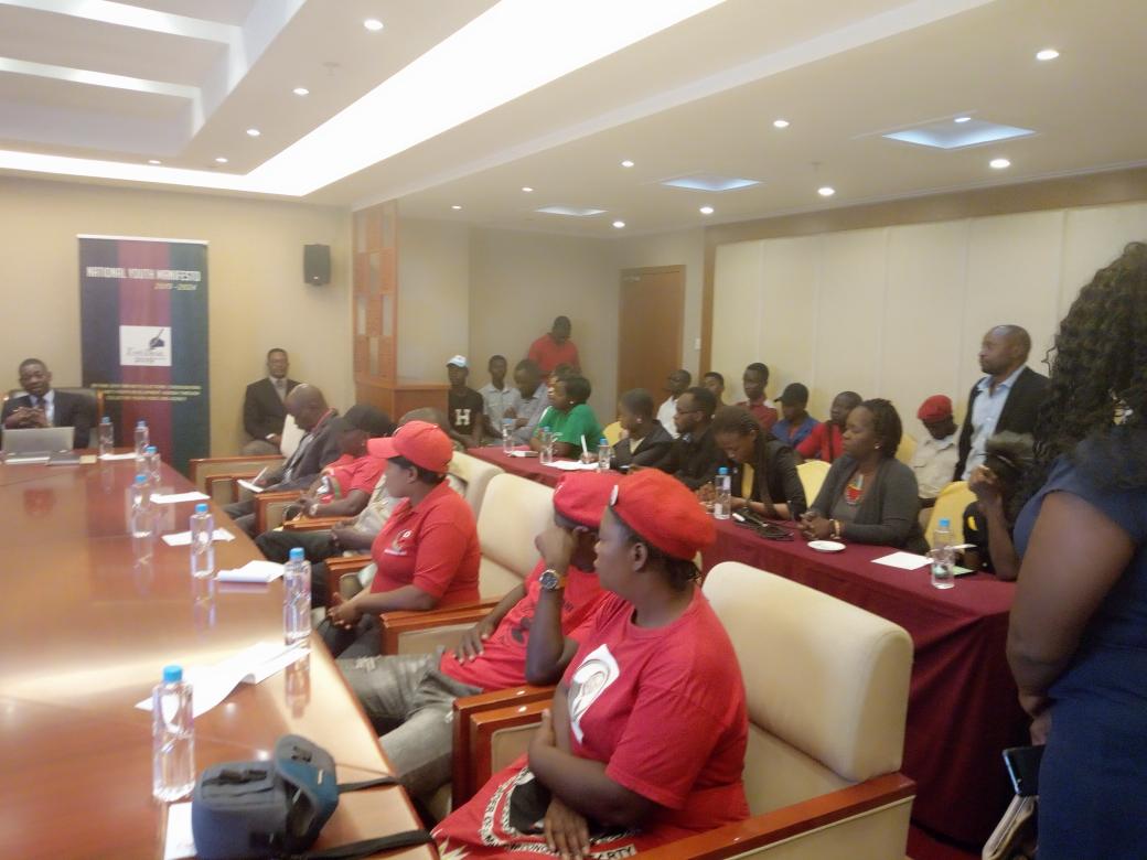 My4E2019's tweet photo. The MCP presidential candidate Dr. Lazarus Chakwera is meeting the Youth Decide campaign team to endorse the National Youth Manifesto.@DecideYouth @yonecofm https://t.co/uDxVEHk7am