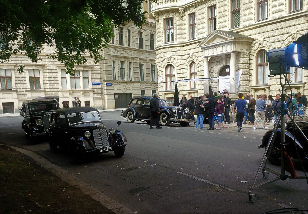 Die Tullner #Oldtimermesse (am kommenden Wochenende) macht eine Ausstellung zu alten Autos in aktuellen Film/Fernsehproduktionen. Schon wieder will ich mich in 3 teilen können-Hobby, Ruhe und Arbeit am Wochenende
Tulln Classic Car show presents #vintagecars in contemporary movies